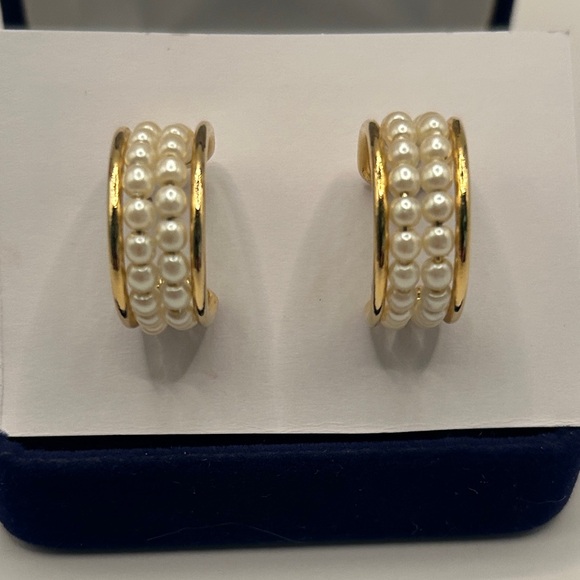 Avon Gold and Pearl Accent Earrings - Picture 9 of 9